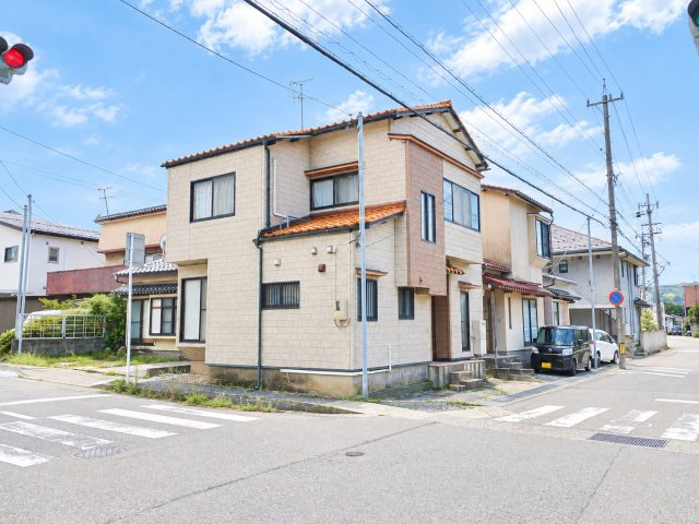 金沢市涌波3丁目8番4号の外観|建物外観を気になさる方へ、見た目の良い物件です