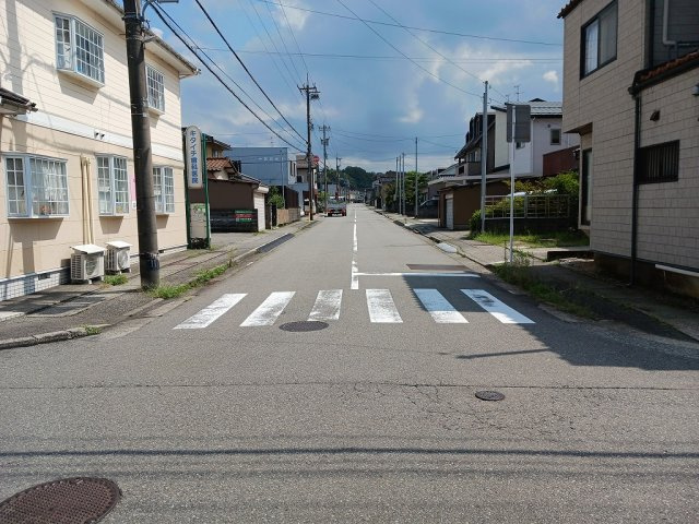 金沢市涌波3丁目8番4号の前面道路含む現地写真|前面道路含む現地写真です