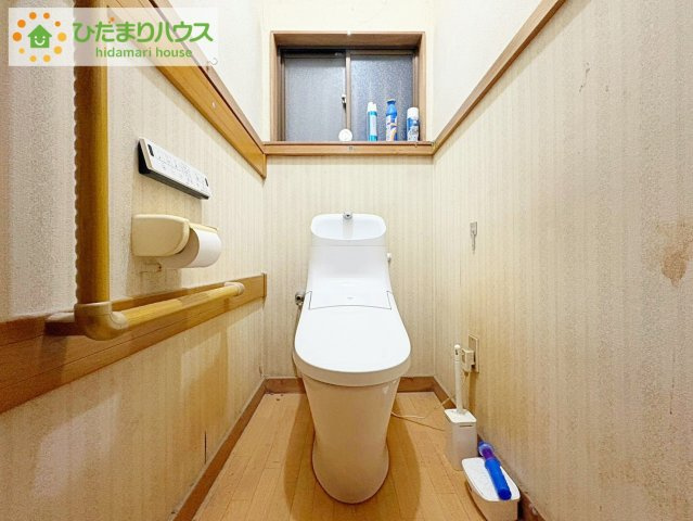 日立市茂宮町　中古戸建のトイレ|小窓が付いているので、トイレも明るい空間になっております♪