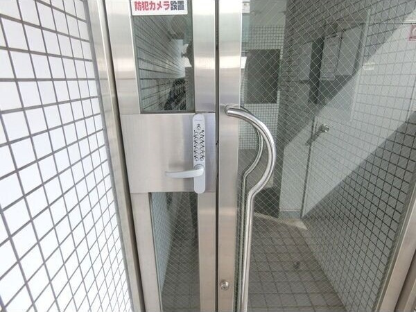 クレスト八熊のエントランス
