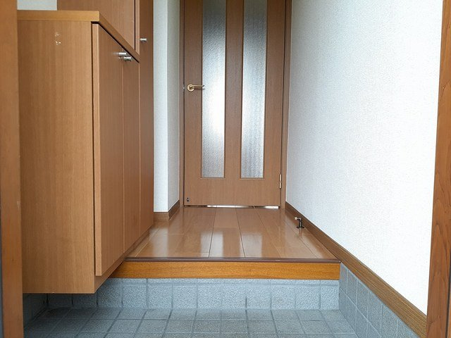 グレースメゾン西原の玄関