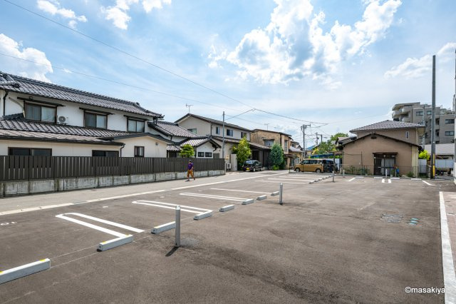 ハニーサックル　Ｈｏｎｅｙ Ｓｕｃｋｌｅの駐車場