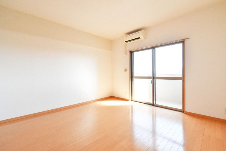 アンプルールベトンHISASHIの寝室|風通しも良い寝室です☆