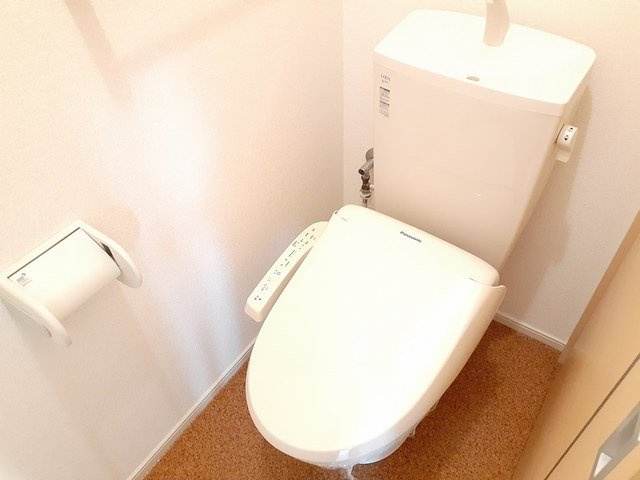 ＫＫハイツのトイレ|落ち着いた色調のトイレです