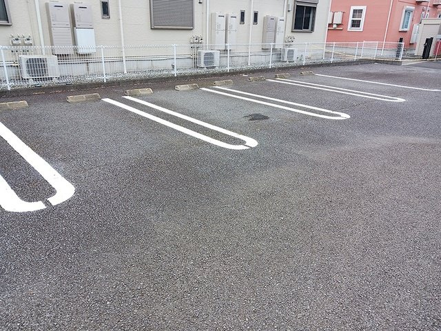 ノーヴァトワーレＧの駐車場|駐車場に車を止められます