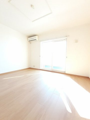プリマベーラの内装|明るい室内です