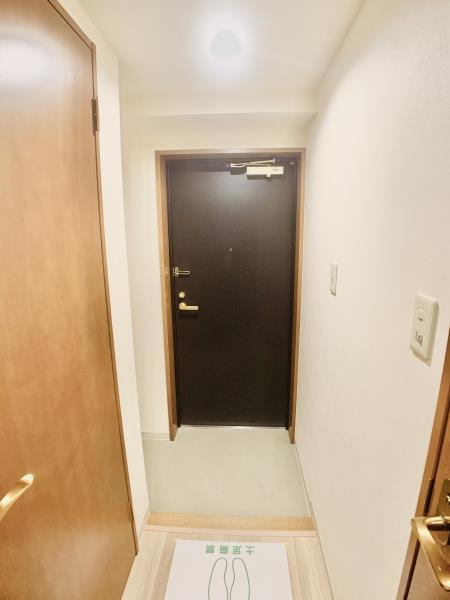 市谷左内町レジデンスの玄関