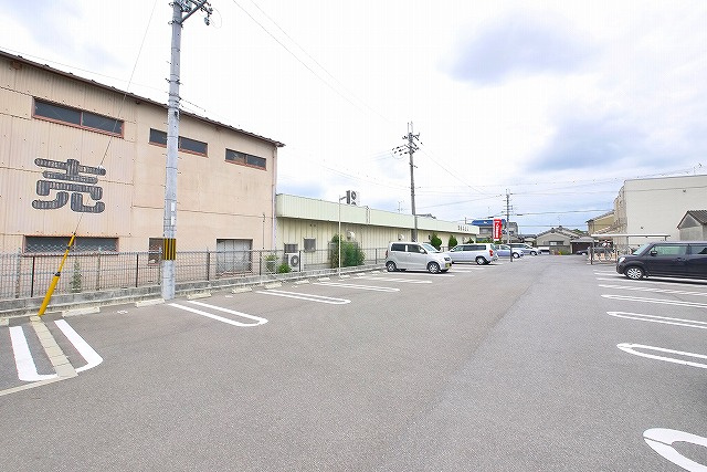 クレメントの駐車場|駐車スペースもあります