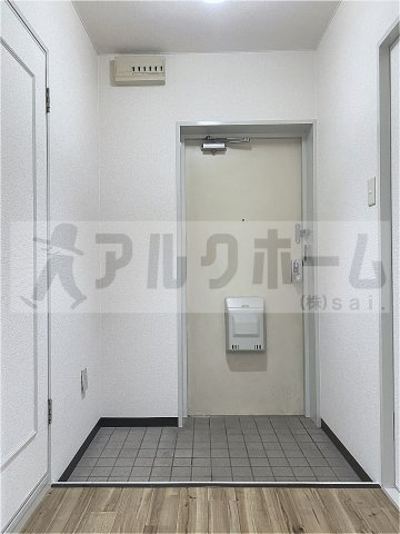 ラインプラザ本郷の玄関