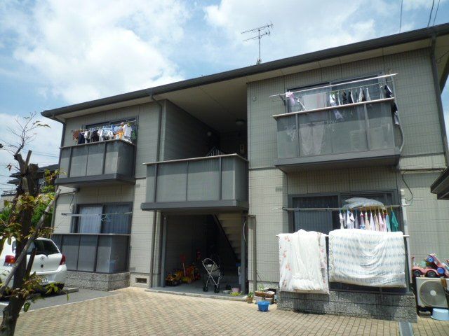 総社市井手のアパートの外観