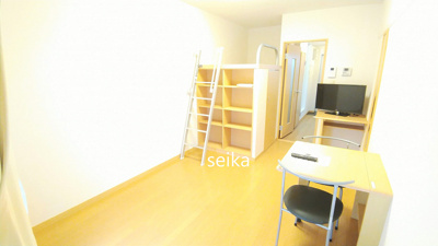 【居間・リビング】 | 幕張町ＬＡ１ | 造り付ベットタイプのお部屋です。