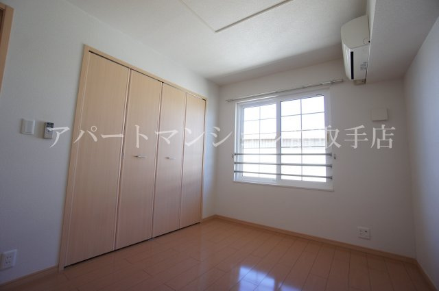 ニューファースト・ガーデンの洋室