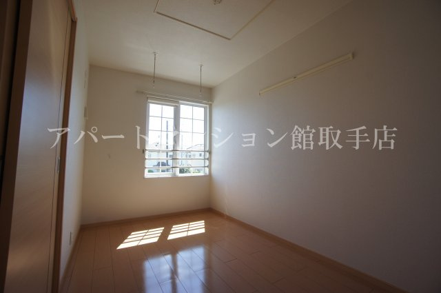 ニューファースト・ガーデンの洋室