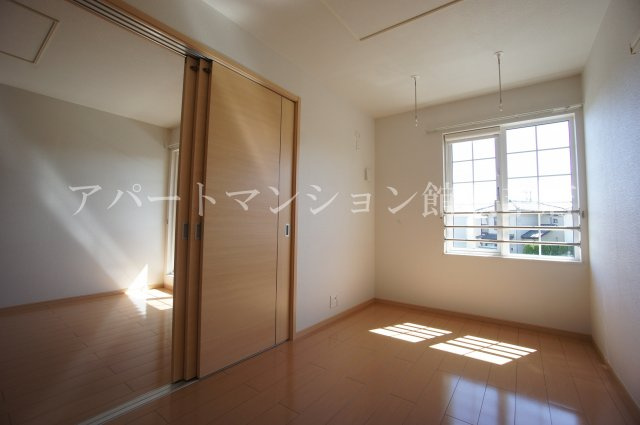 ニューファースト・ガーデンの洋室