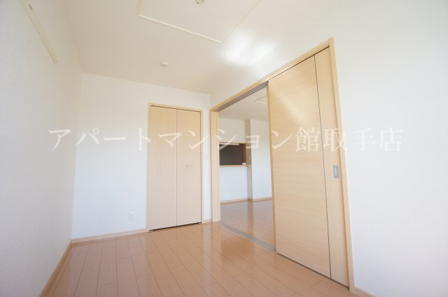 ニューファースト・ガーデンの洋室