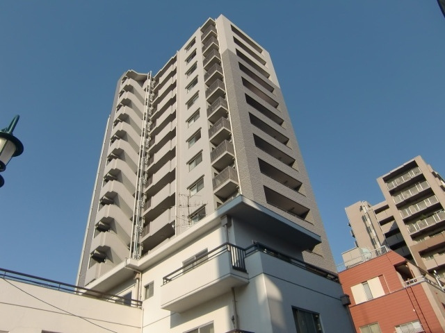 ライオンズクオーレ新富町プレーゼの外観