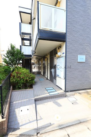 レオパレスさくら高津のエントランス