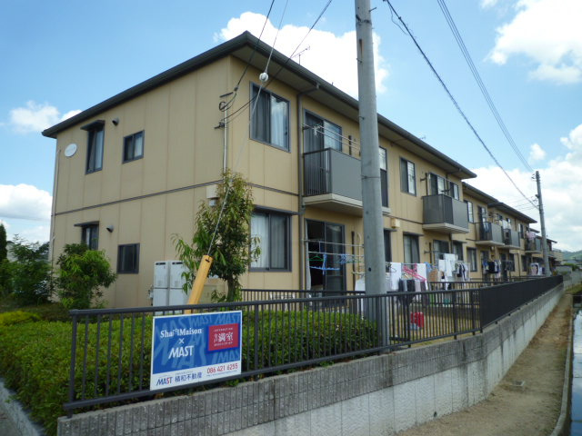 倉敷市真備町川辺のアパートの外観