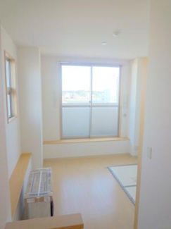 【洋室】 | エリーゾ表参道 | 天井の高いお部屋です。