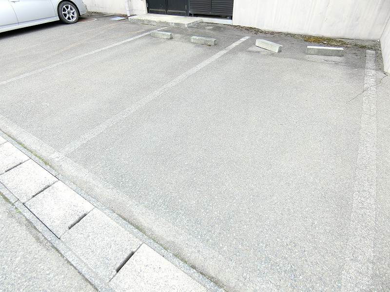 マンションK2の駐車場