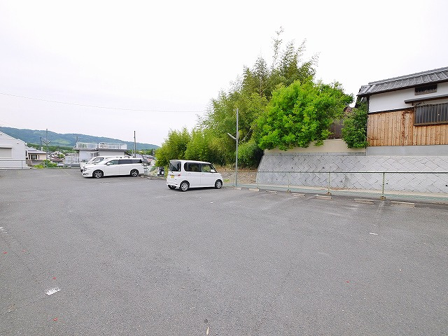 フレグランス（千日町）の駐車場|駐車場があります