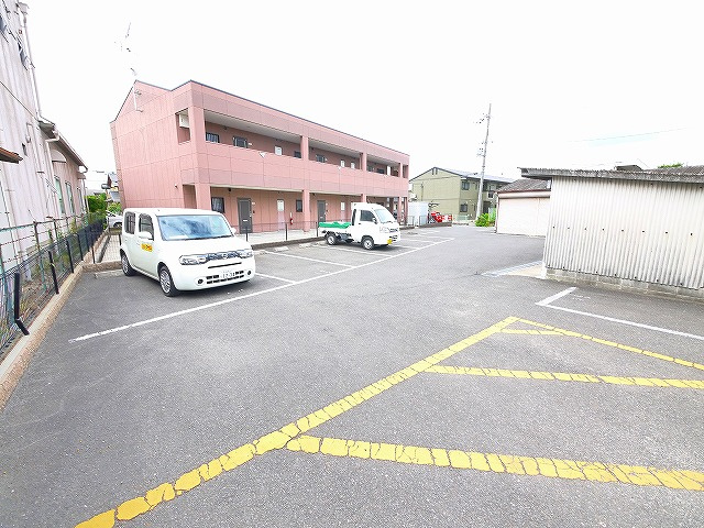 サニーパレスⅡの駐車場