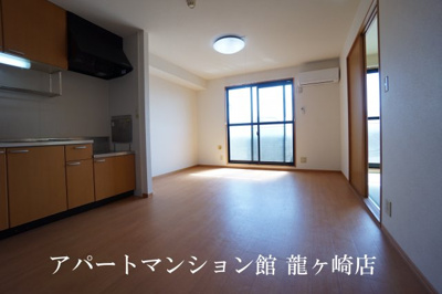 【居間・リビング】 | ハイツメルベーユ