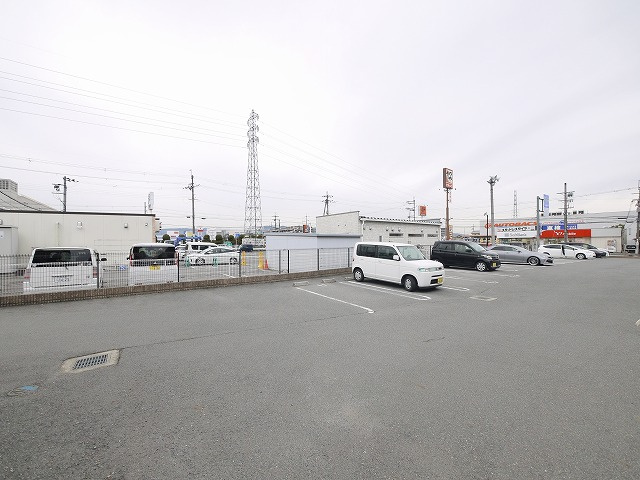 メゾン城東Ⅱの駐車場|駐車場があるので、車を買う予定の方も安心です