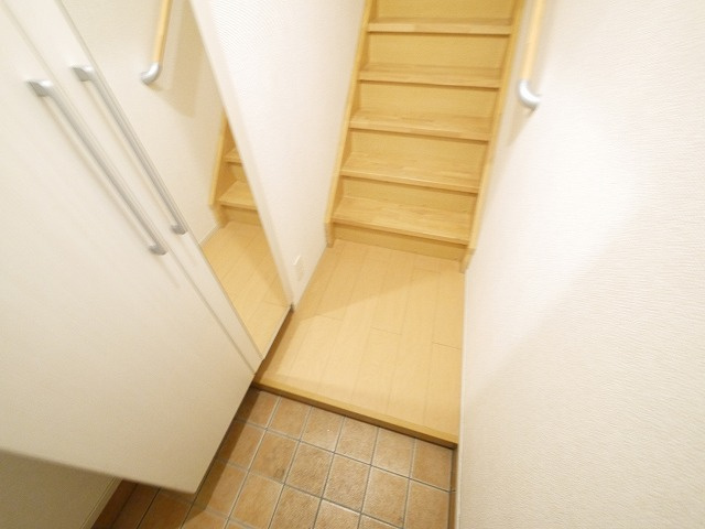 メゾン城東Ⅱの玄関|明るい玄関です