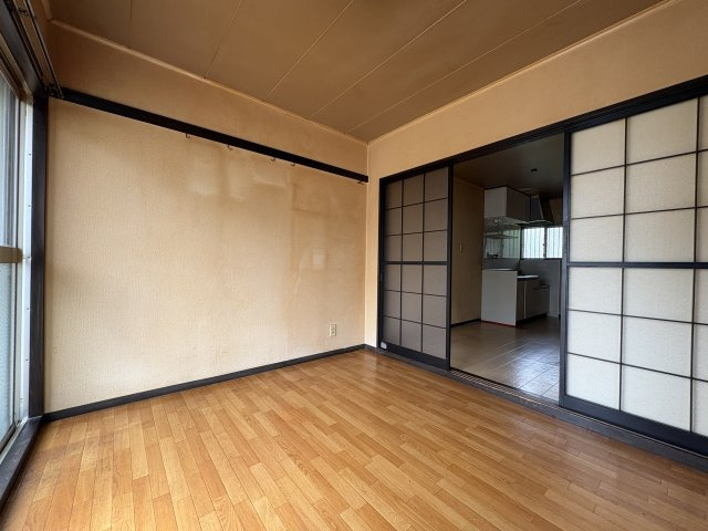 ドルフ石井Ａ棟の洋室