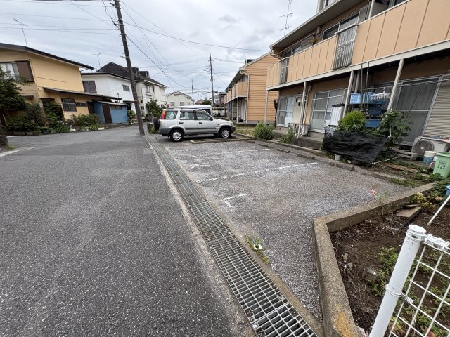ドルフ石井Ａ棟の駐車場