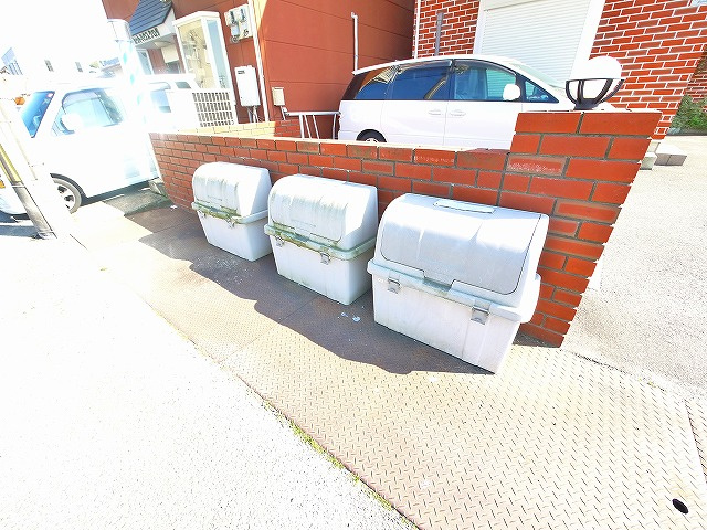 メゾネットYutakaのその他共用部分|明るい共有スペース。