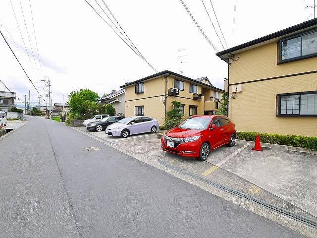パセオブルージュの駐車場|カースペースがあります