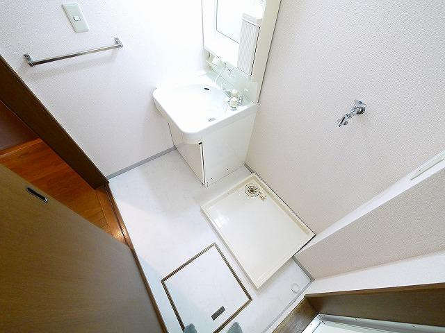 パセオブルージュの洗面所|脱衣スペースもあります