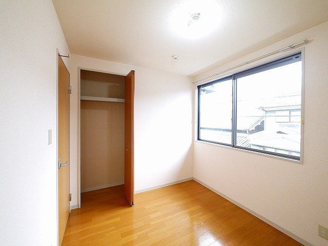 モン・ヴェールＢの洋室|明るい洋室です