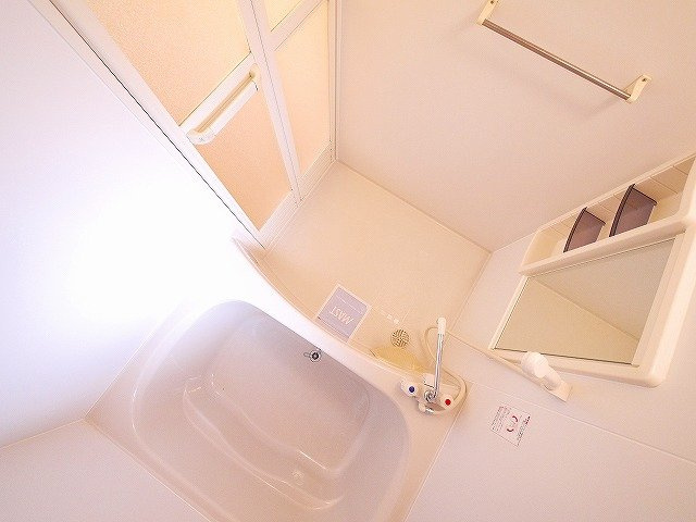 モン・ヴェールＢの浴室|ゆったり過ごせるお風呂です