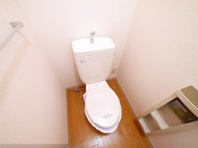 モン・ヴェールＢのトイレ|清潔感のあるトイレです