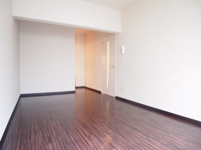 カムフォート登戸Ⅲの居間・リビング