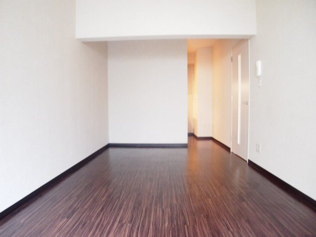 カムフォート登戸Ⅲの居間・リビング