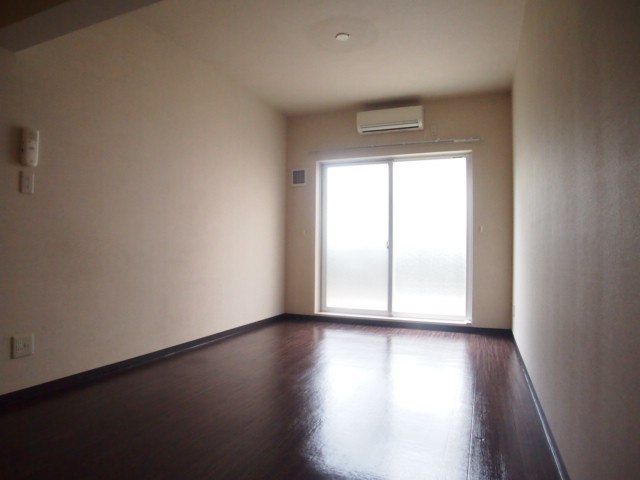 カムフォート登戸Ⅲの居間・リビング