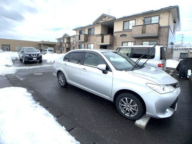 メゾン・ド・ボヌールの駐車場