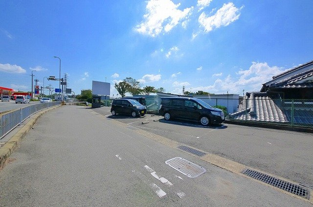 フレボナールの駐車場