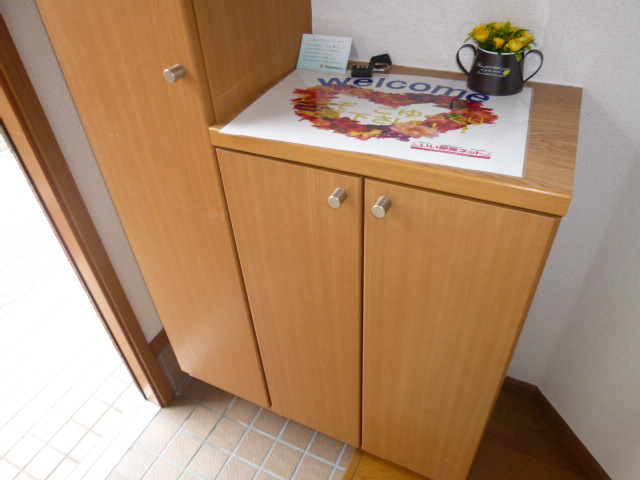 ファミール彦崎の玄関