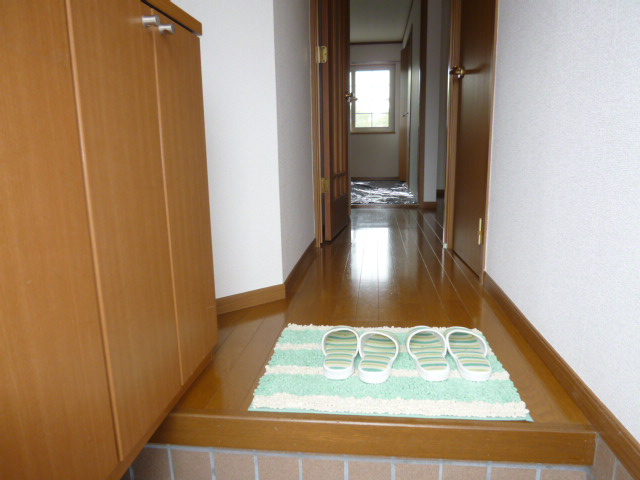 ファミール彦崎の玄関