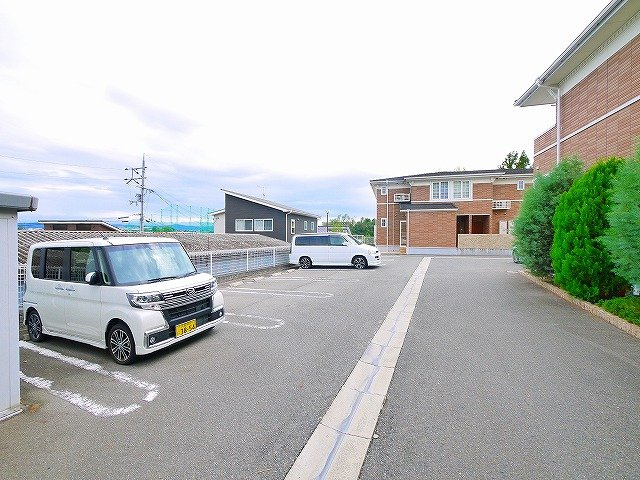 アルバⅠの駐車場