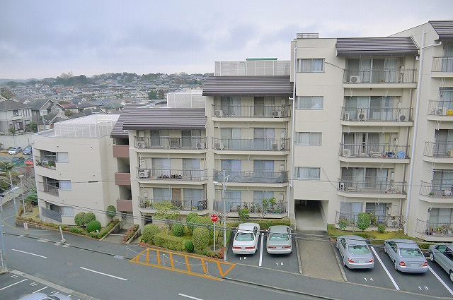 エクセルハイツ学園朝日元町の駐車場