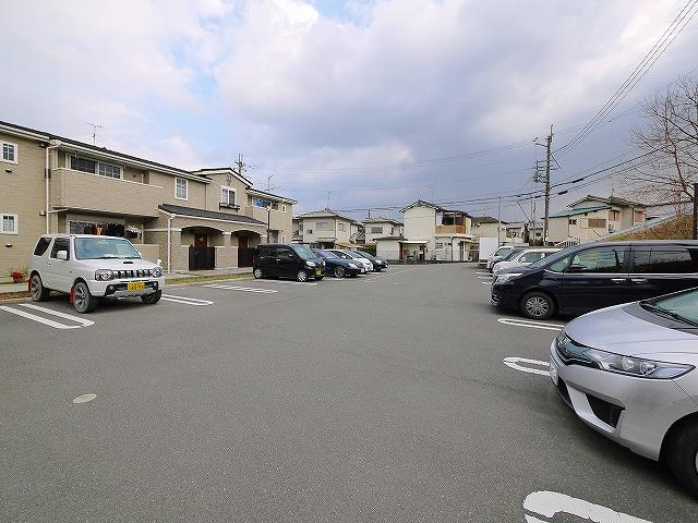 イル　ベラージオ　Ｂの駐車場|駐車場があるので、車を買う予定の方も安心です