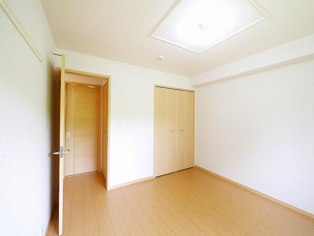 イル　ベラージオ　Ｂの洋室|広々とした洋室です