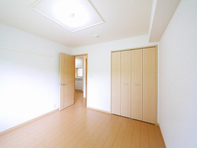 イル　ベラージオ　Ｂの洋室|広々とした洋室です