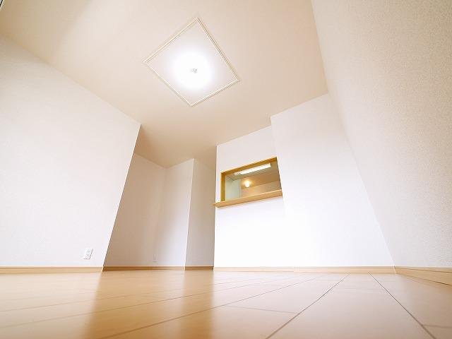 イル　ベラージオ　Ｂの居間・リビング|こちらのリビングで趣味の時間をお楽しみください